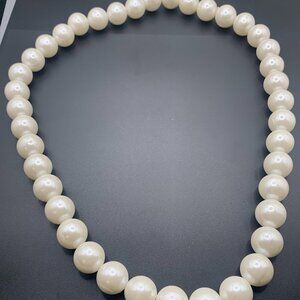 White Chunky Fashion Necklace 15"